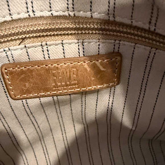 FRYE Melissa Zip Crossbody Bag in Beige / Tan Distressed Leather (NWOT) - Picture 2 of 8